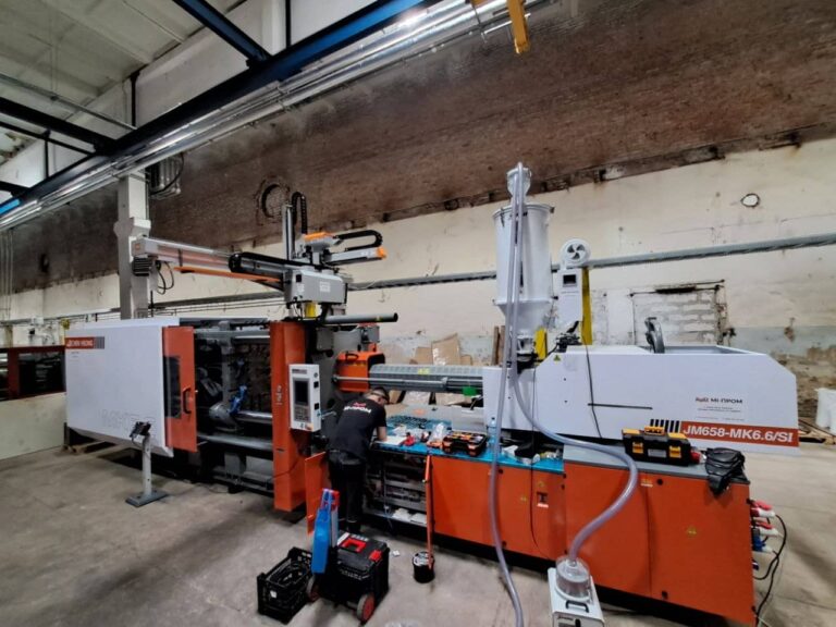 Успішна поставка термопластавтомата, трьох-осьовий робот та допоміжну периферію SHINI