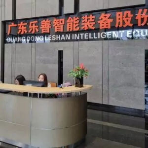 Екструзійно-видувні машини компанії Leshan: основні переваги видувних машин